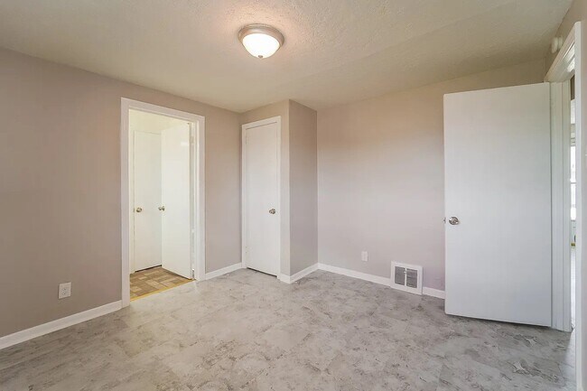 Foto del edificio - 2210 Guffey Rd