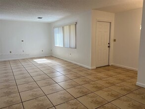 Building Photo - 432 NW 23rd Ct
