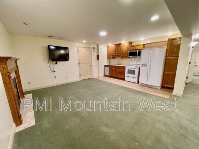 Building Photo - 2621 Cypress Way
