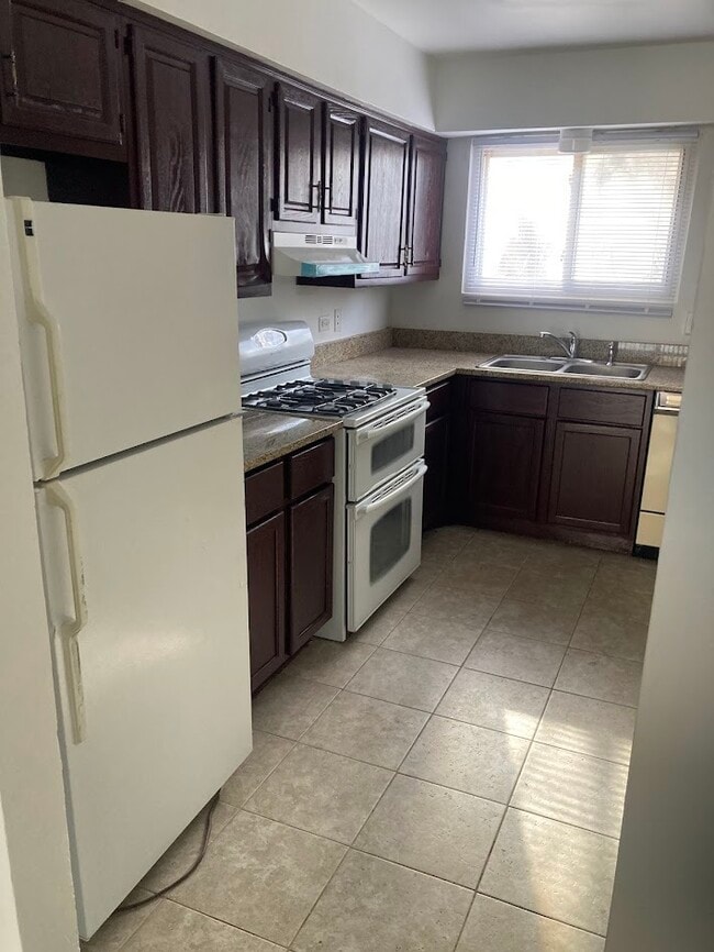 Building Photo - 92 Olesen Dr