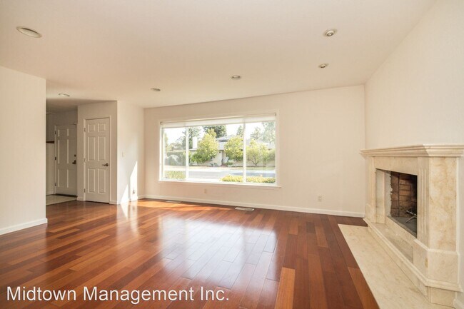 Building Photo - 4 br, 3.5 bath House - 3138 Flowers Ln
