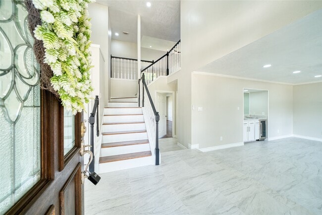 Building Photo - 619 Green Belt Dr