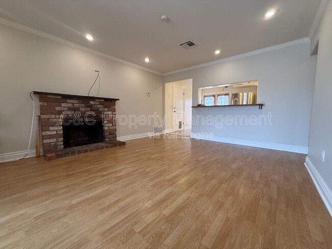 Foto del edificio - 476 Ferris Ave