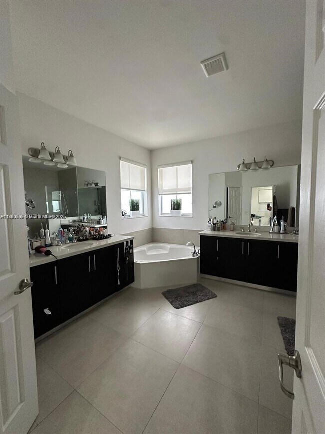 Foto del edificio - 10423 NW 70th Ln