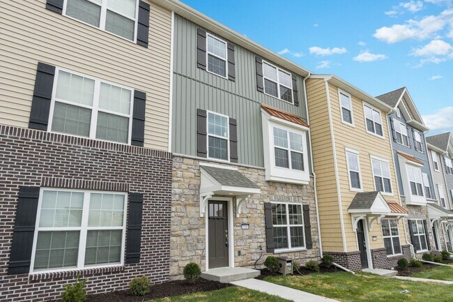 Building Photo - 5240 Laurel Valley Ln