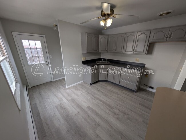 Foto del edificio - Updated 3-Bedroom Home with Garage & Fenced Yard