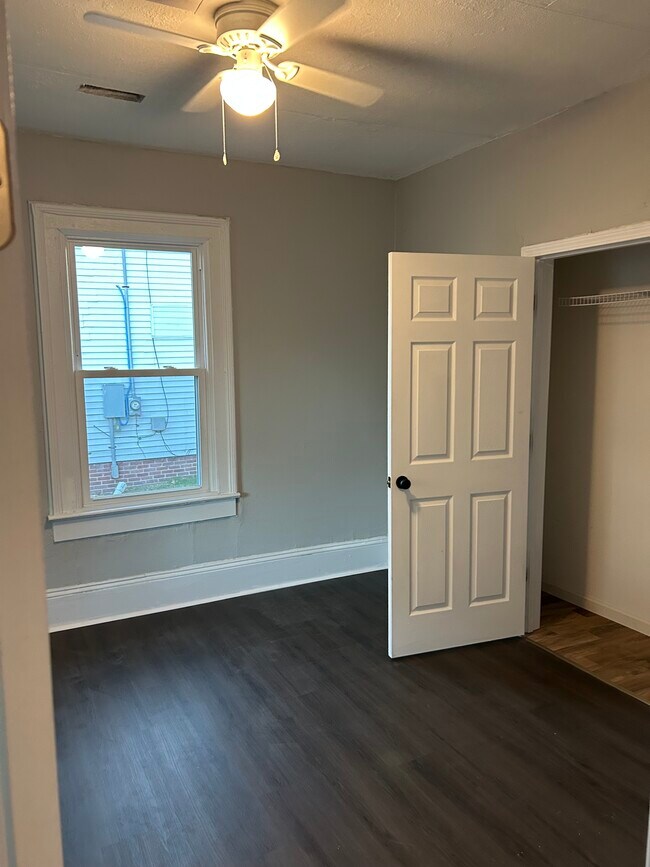 Foto del edificio - 1616 Davis St