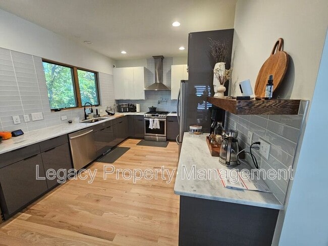 Building Photo - 1211 Gilbert St