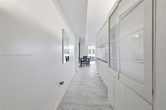 Foto del edificio - 801 Brickell Bay Dr