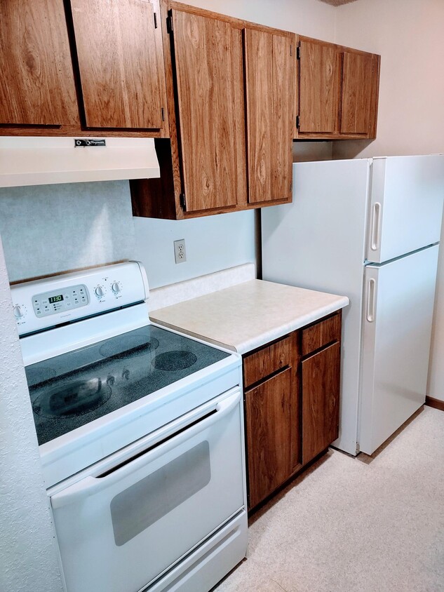 Kitchen - 200 Florence Ave