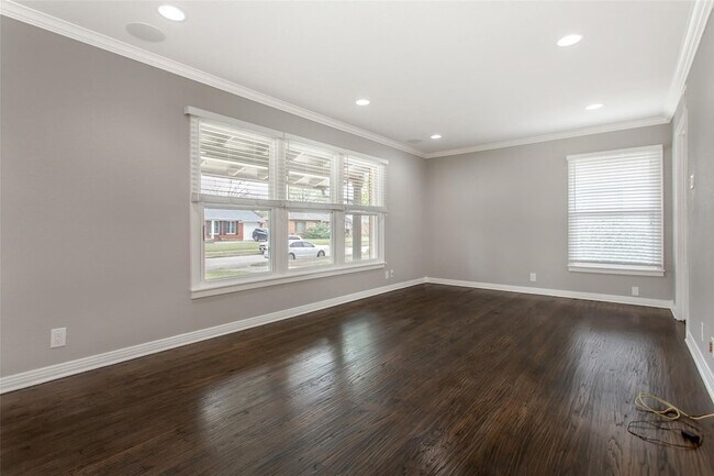 Foto del edificio - 570 Bondstone Dr