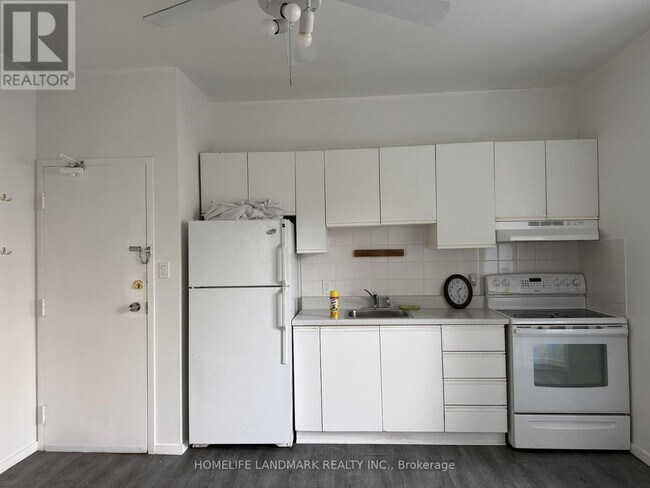 Photo du bâtiment - 968 Bathurst St