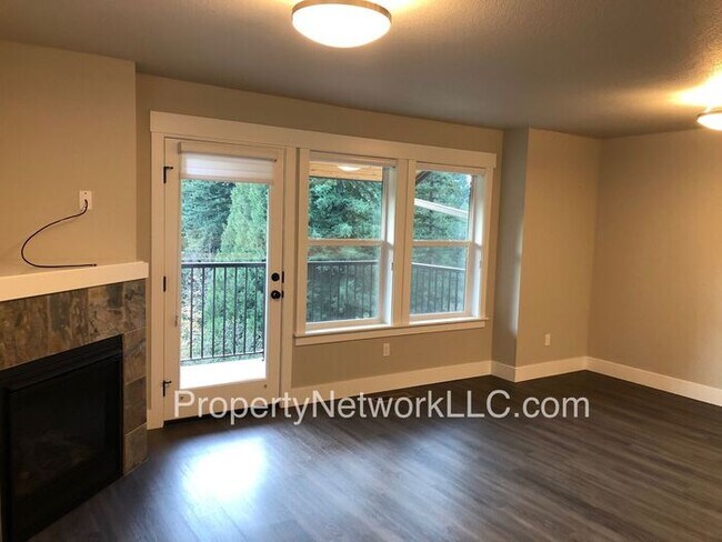Foto del edificio - Outstanding Townhouse in Sandy Oregon