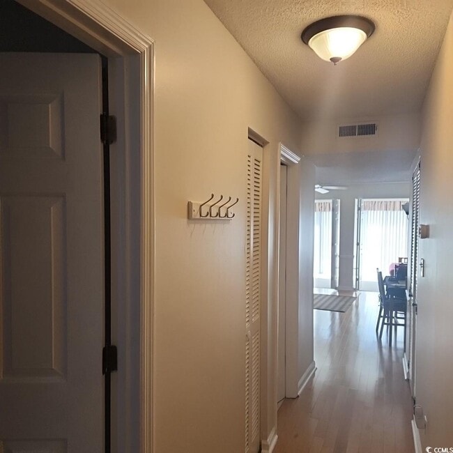 Foto del edificio - 1300 Deer Creek Rd