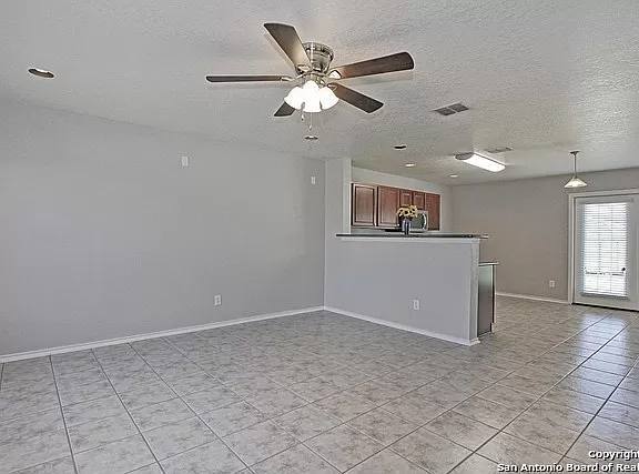Foto del edificio - 663 NW Crossing Dr