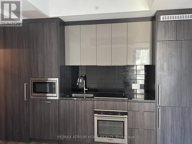 Building Photo - 115 Blue Jays Way