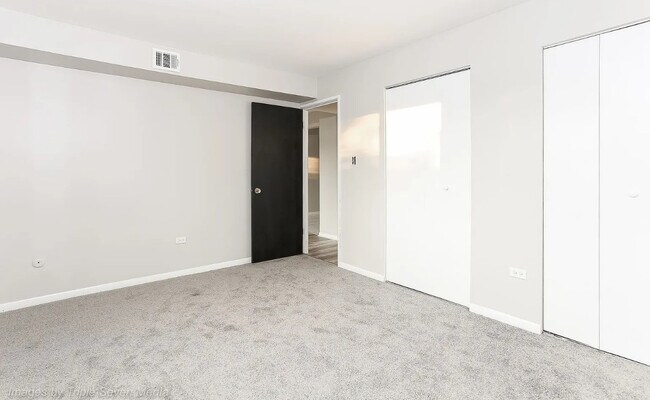 Foto del edificio - 10701 Keating Ave