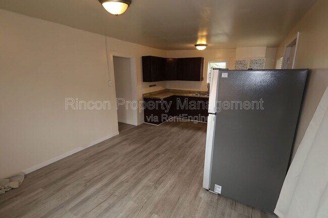 Foto del edificio - 329 E Scott St