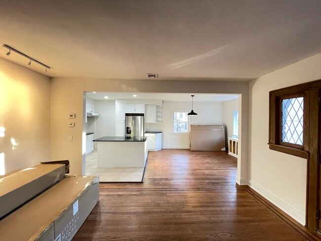 Kitchen and Dinning Area - 92 George St