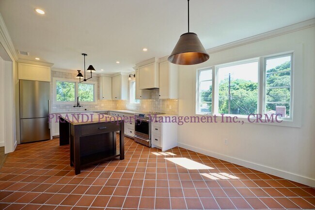 Foto del edificio - Freshly Renovated, Gorgeous Single Family ...