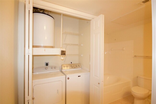 Foto del edificio - 7575 Kirby Dr