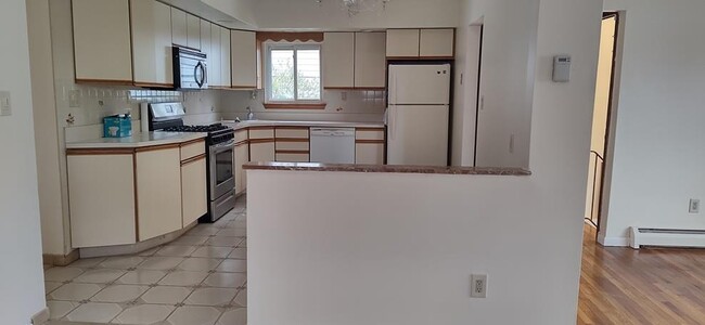 Foto del edificio - 93 Litchfield Ave