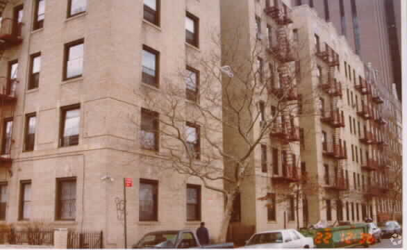 Building Photo - 20 LAUREL HILL TER