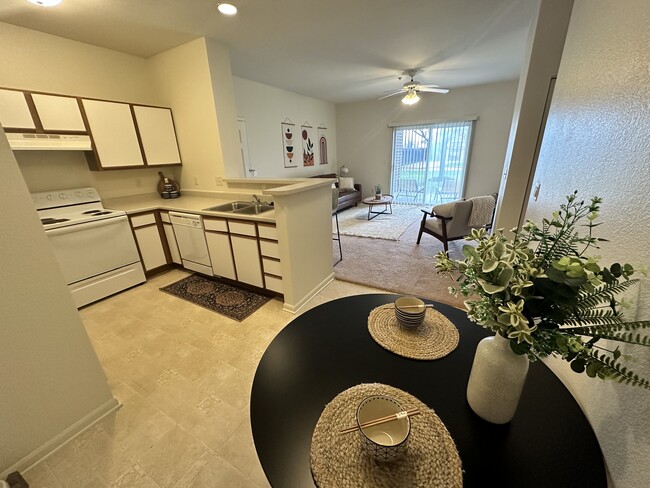 1x1 Classic Style Dining and Kitchen - Brookridge Heights Apartments