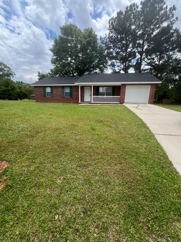 Foto principal - Nice Updated Home- Quincy FL