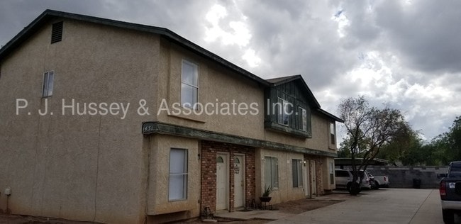 Building Photo - 1431 E Knoll Cir