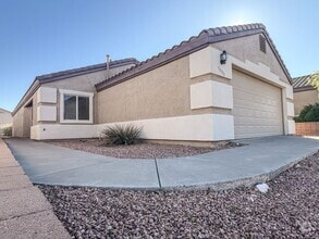 Building Photo - 5000 E Catalina Ct