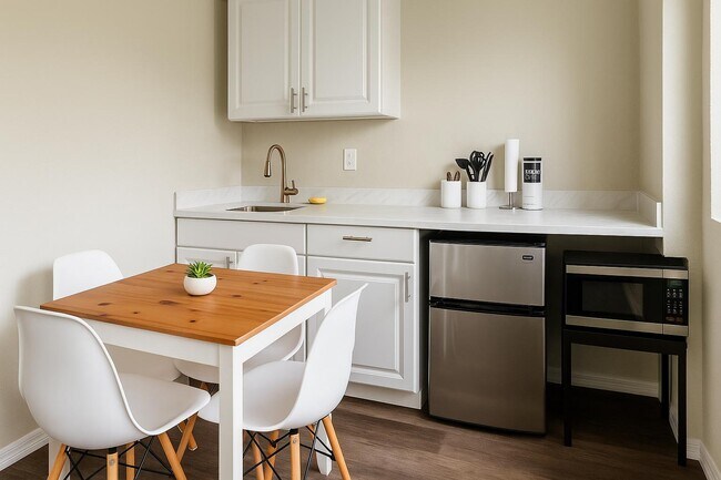 Foto del edificio - 6208 Pinewood Village Cir W