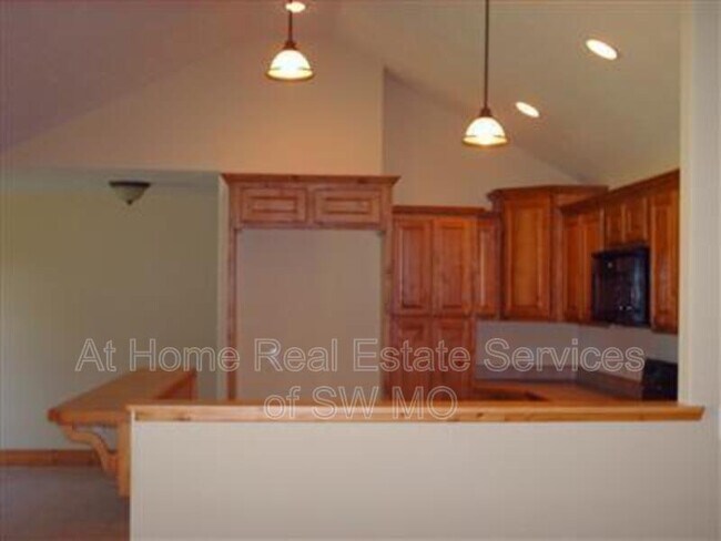 Building Photo - 5492 Bayberry Dr W