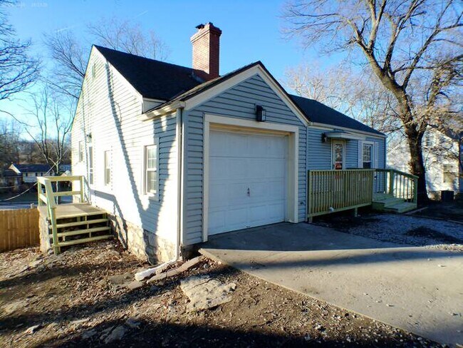 Foto del edificio - Beautiful 4 bedrooms and 2 baths home located on N Spruce Ave in Kansas City,MO conveniently off ...