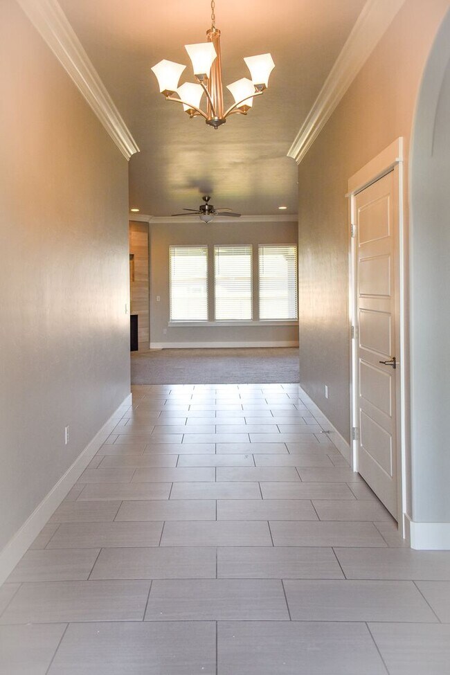 Foto del edificio - Spacious 3-bedroom 2 bath in the Golfing C...