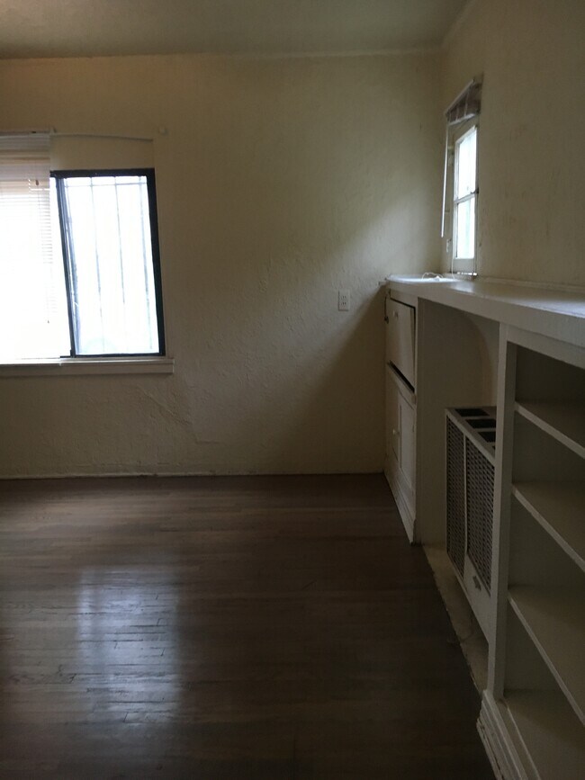 Foto del edificio - 819 N Alta Vista Blvd