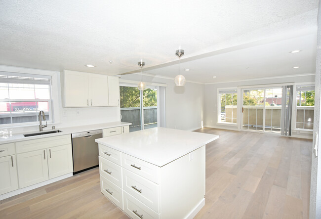 Building Photo - 90 Athol Ave