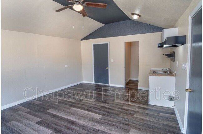 Building Photo - 231 Cactus St