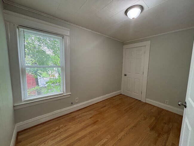 Foto del edificio - 117-119 Whittier Ave.