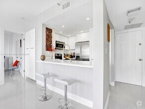 Building Photo - 540 Brickell Key Dr