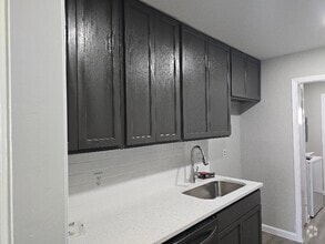 Building Photo - 920 Lindy Ct