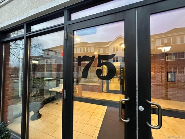 Foto del edificio - 75 Quaker Ave