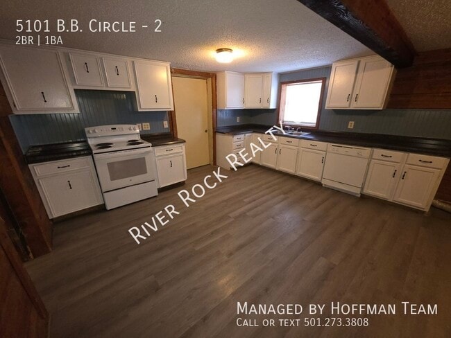 Building Photo - 5101 B.B. Circle-2