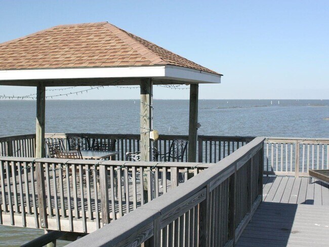 Building Photo - 3722 Laguna Dr