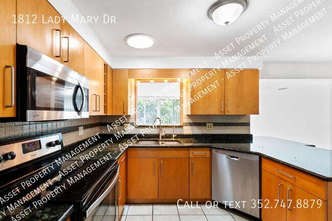 Foto del edificio - 1812 Lady Mary Dr