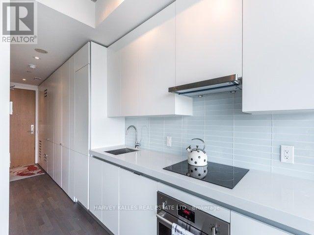 Photo du bâtiment - 625-629-1629 King St W