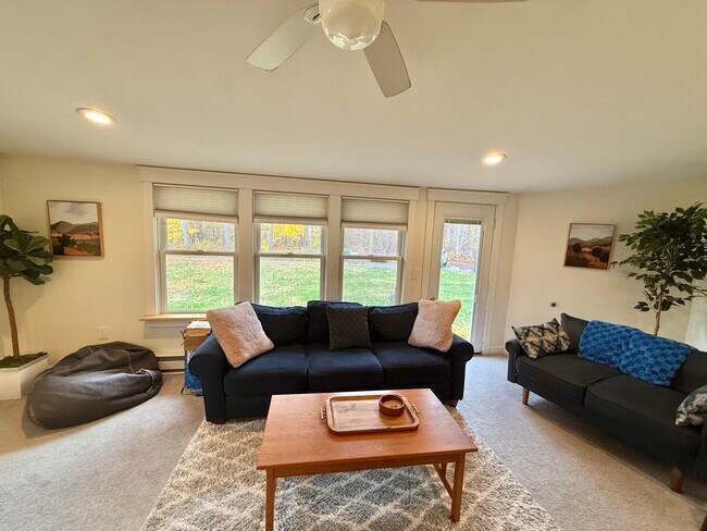 Foto del edificio - 8 Hanson Dr