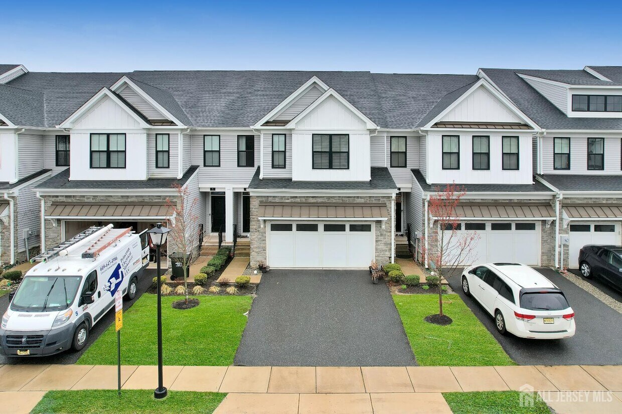Foto principal - 9 Clover Ln