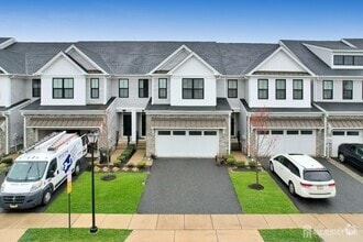 Building Photo - 9 Clover Ln