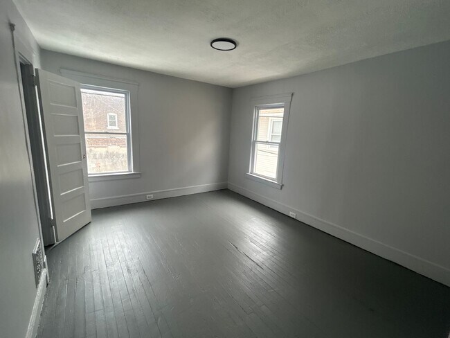 Foto del edificio - 5bd Single Section 8